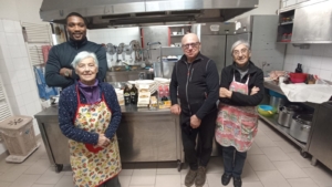 Alcuni volontari della nostra mensa con i primi prodotti donatici dalla parrocchia Beato Tavelli